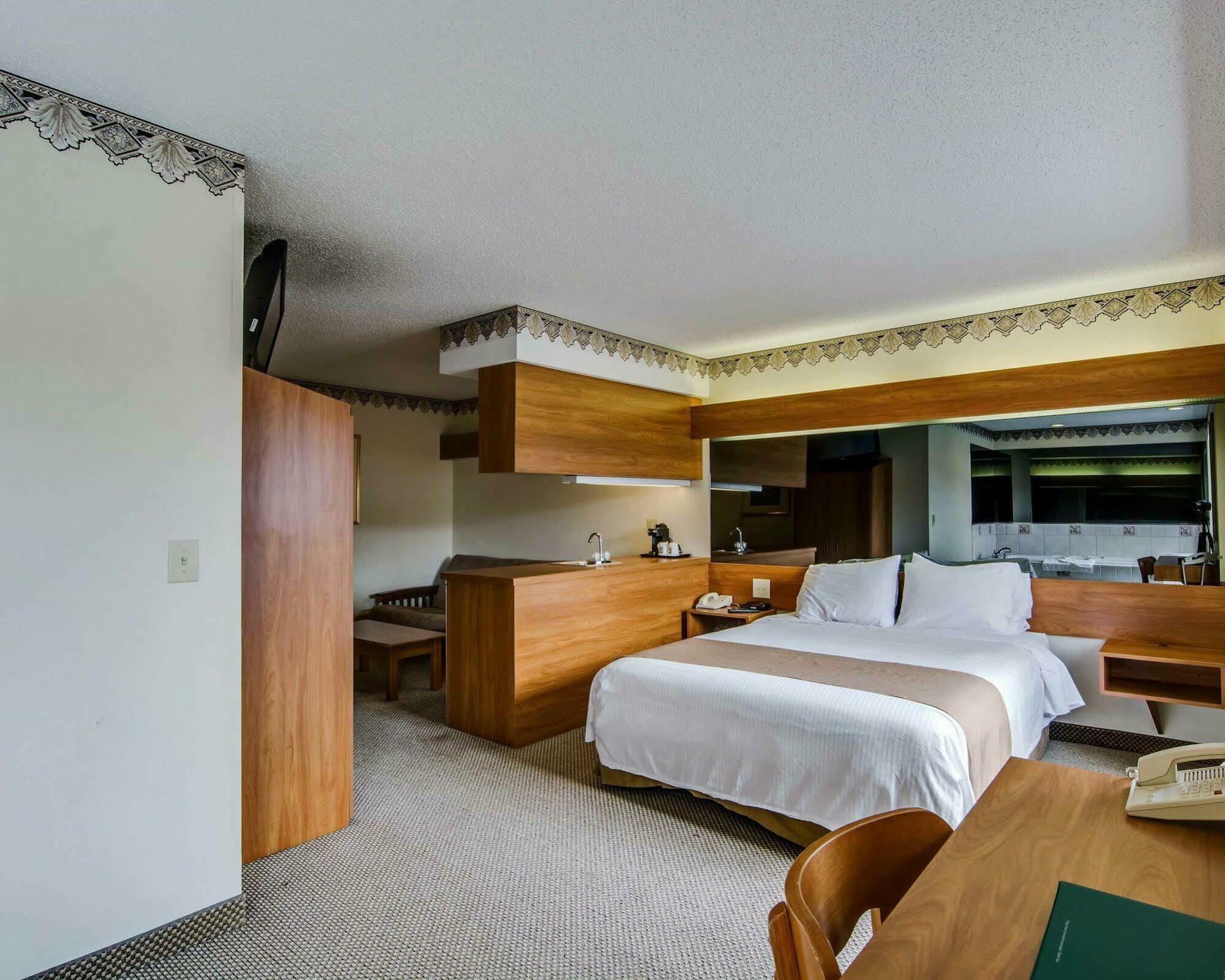 Quality Inn & Suites I-81 Exit 7 Брістол Екстер'єр фото
