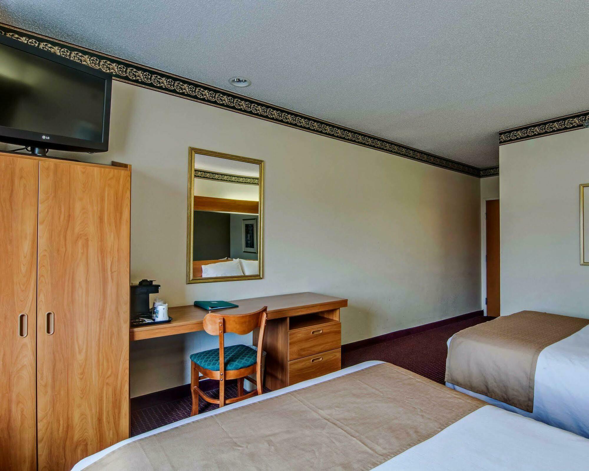 Quality Inn & Suites I-81 Exit 7 Брістол Екстер'єр фото