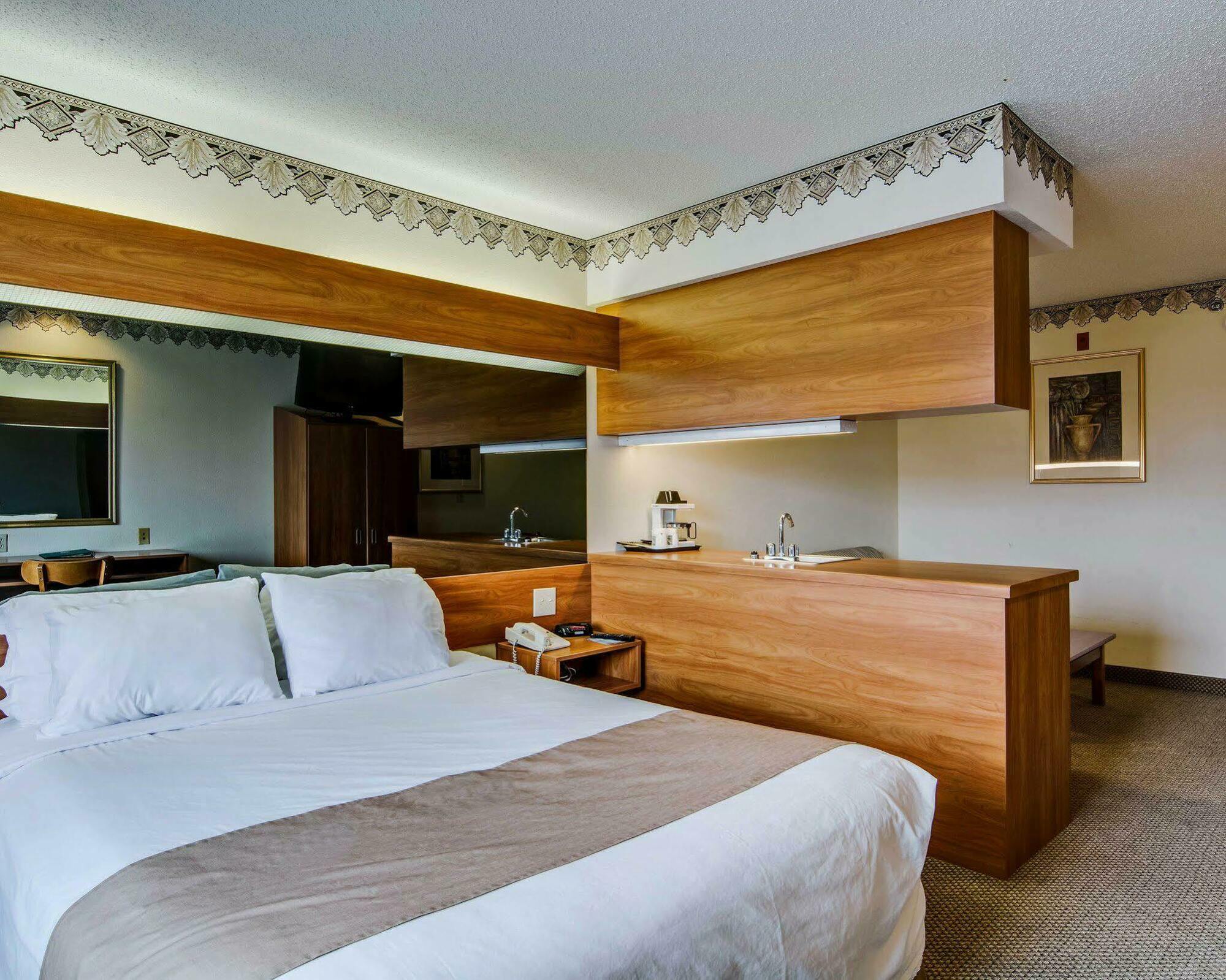 Quality Inn & Suites I-81 Exit 7 Брістол Екстер'єр фото